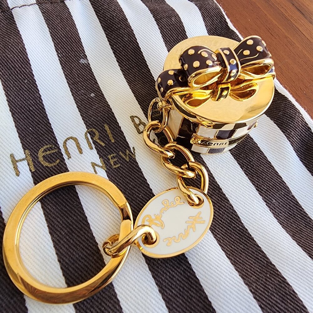🔴SOLD🔴 NWOT Henri Bendel Hat Box Keychain Goldtone Stripes Polka Dot Bow